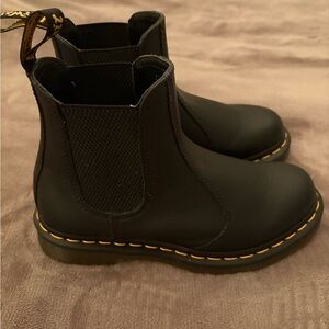 Dr. Martens 2976 Chelsea Boot